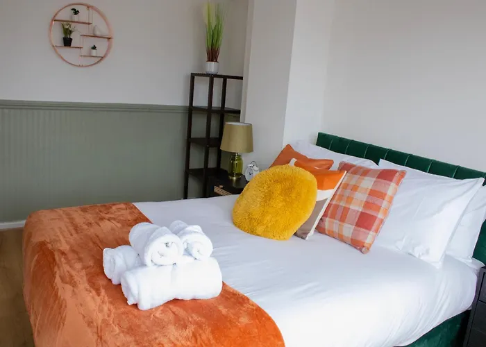 Harvard House, Stylish 3 Bedroom House In Solihull 5 Mins To The Nec, Bhx ,Jlr With Free Parking
