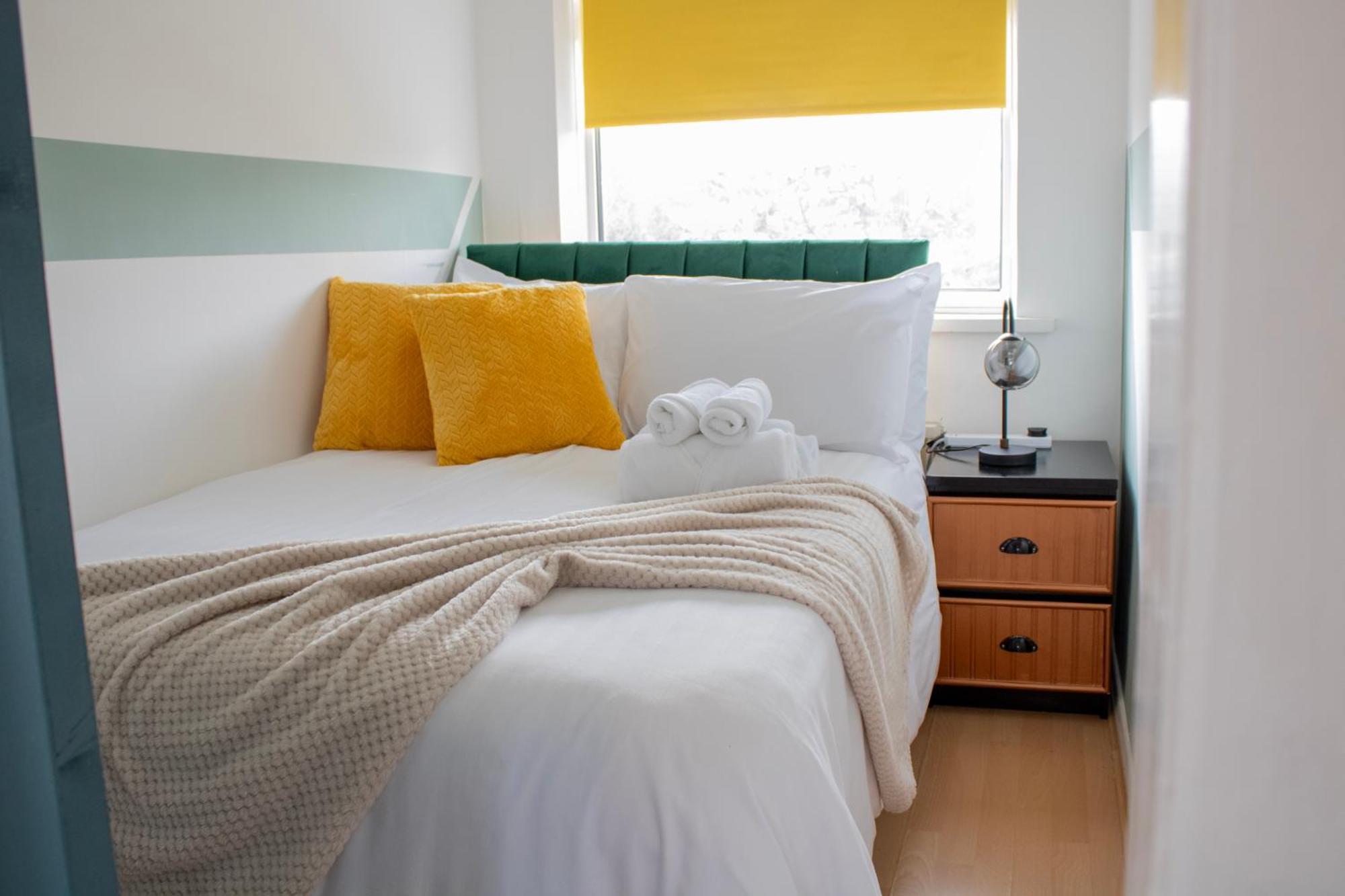 Harvard House, Stylish 3 Bedroom House In Solihull 5 Mins To The Nec, Bhx ,jlr With Free Parking Holiday home Birmingham
