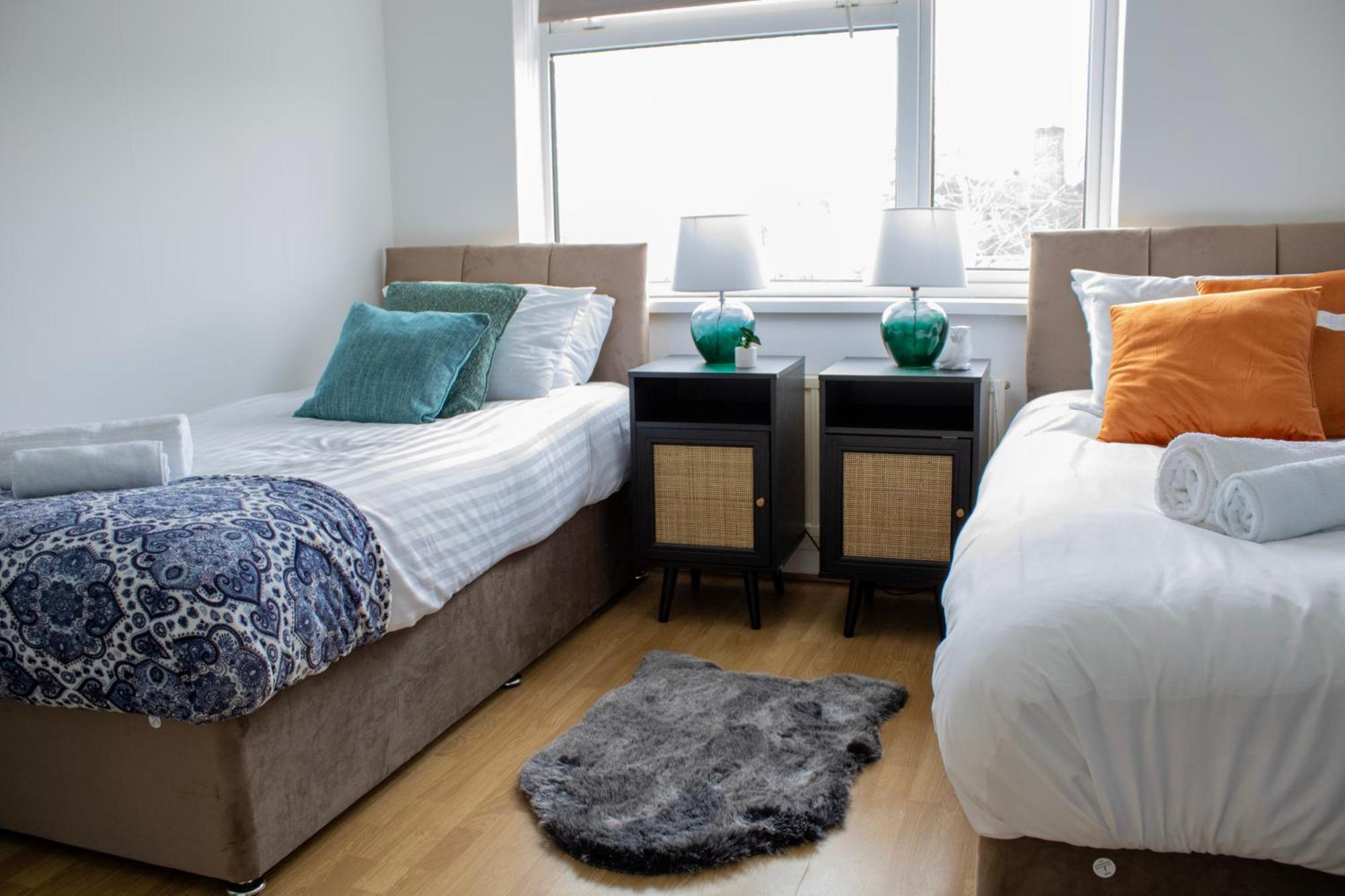 Harvard House, Stylish 3 Bedroom House In Solihull 5 Mins To The Nec, Bhx ,jlr With Free Parking * Birmingham