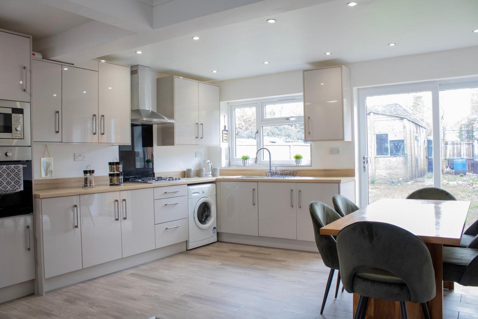 Harvard House, Stylish 3 Bedroom House In Solihull 5 Mins To The Nec, Bhx ,jlr With Free Parking Сasa de vacaciones *