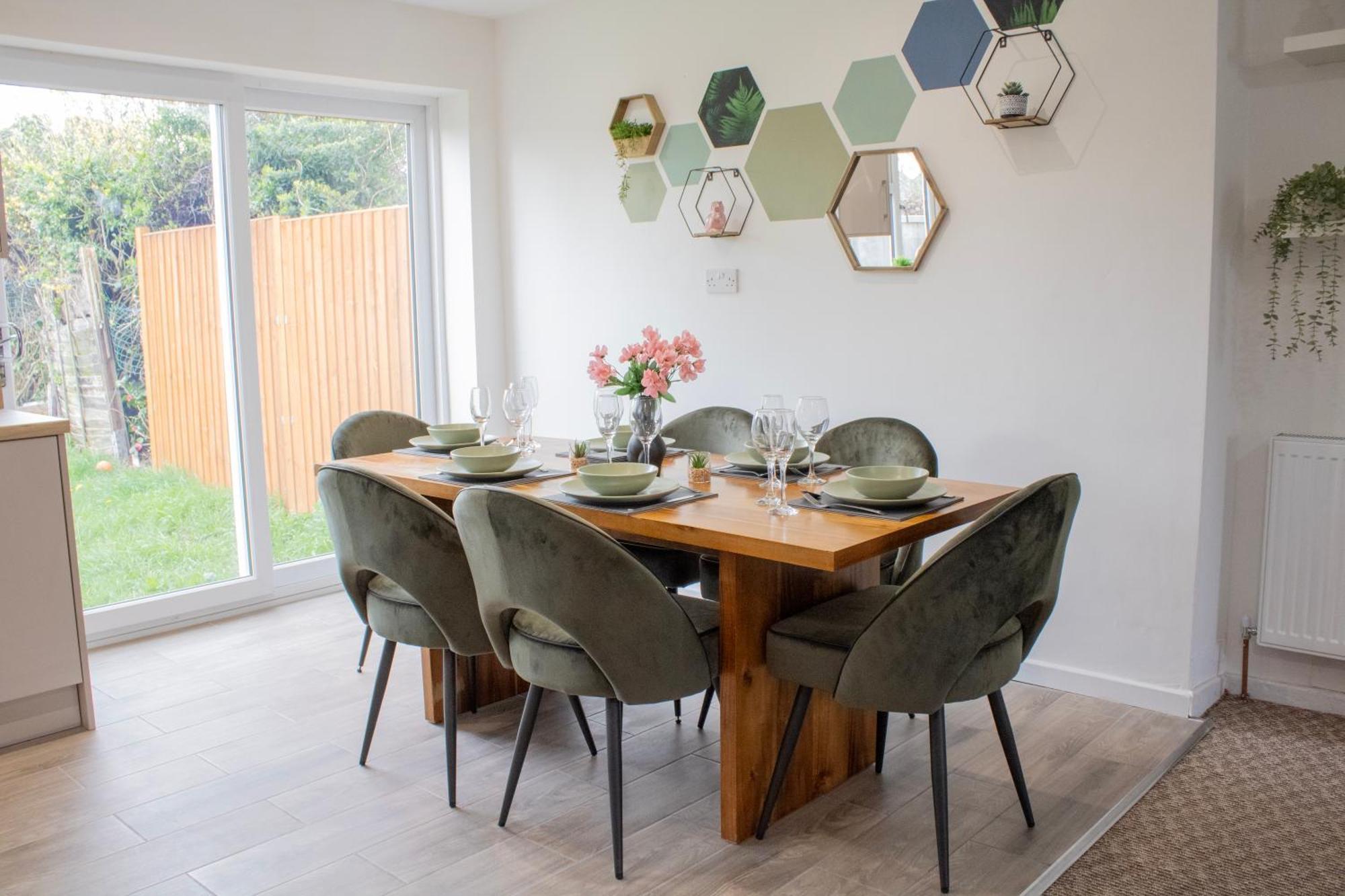 Harvard House, Stylish 3 Bedroom House In Solihull 5 Mins To The Nec, Bhx ,jlr With Free Parking * Birmingam