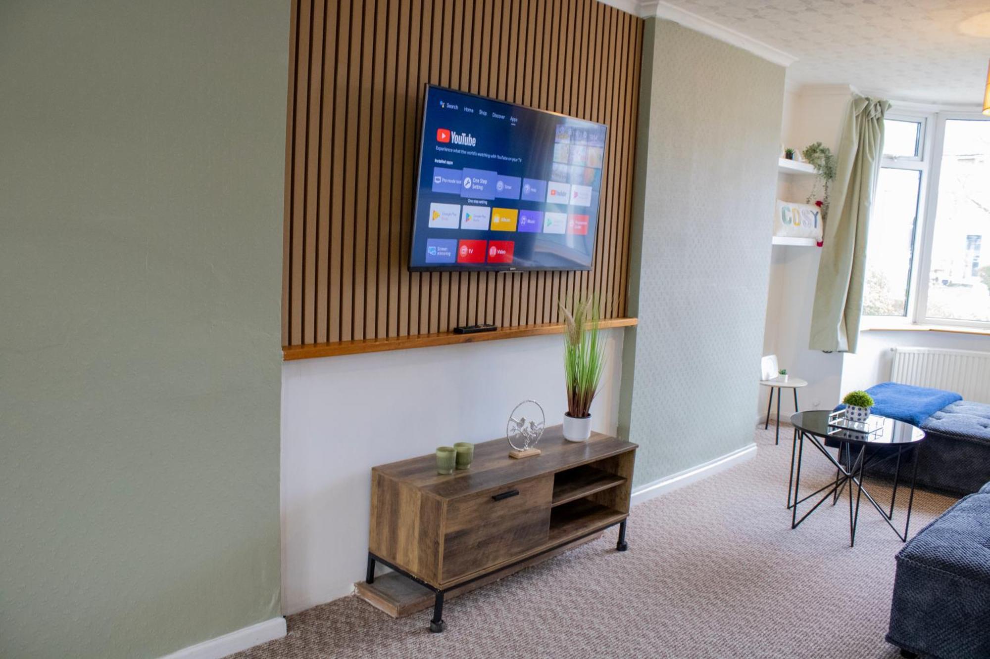 Harvard House, Stylish 3 Bedroom House In Solihull 5 Mins To The Nec, Bhx ,jlr With Free Parking * Birmingam